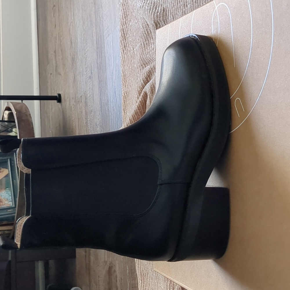 Black Chelsea Boots